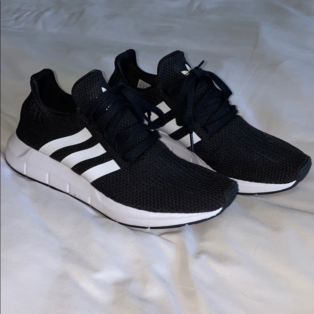 Adidas swift sneakers women’s. Size 7.5.